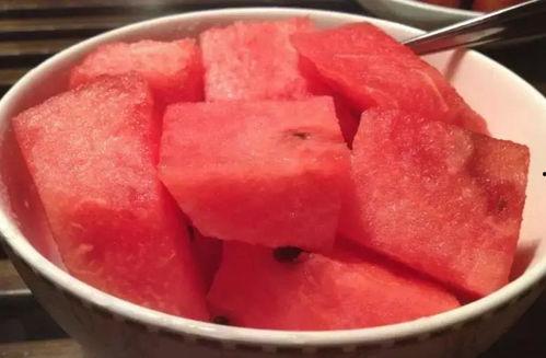 扒一扒网红卞某吃瓜,吃瓜背后的真相与争议