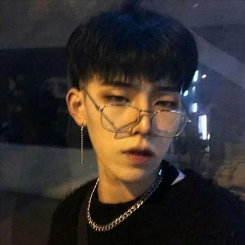 吃瓜网红头像照片男的